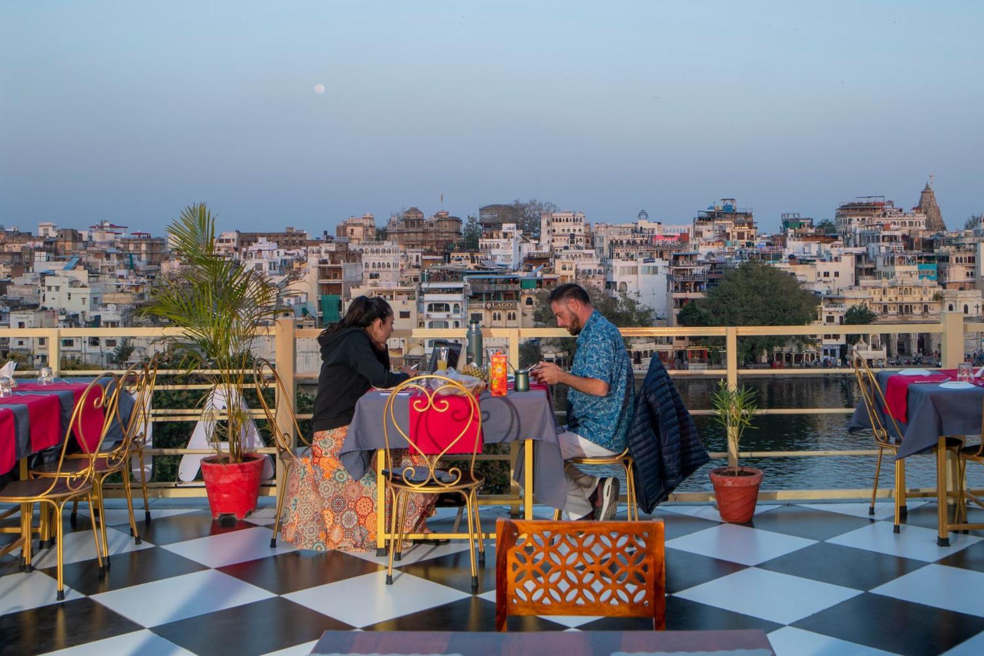 Dera Pichola- A Lake Facing Boutique Hotel Udaipur Exterior foto